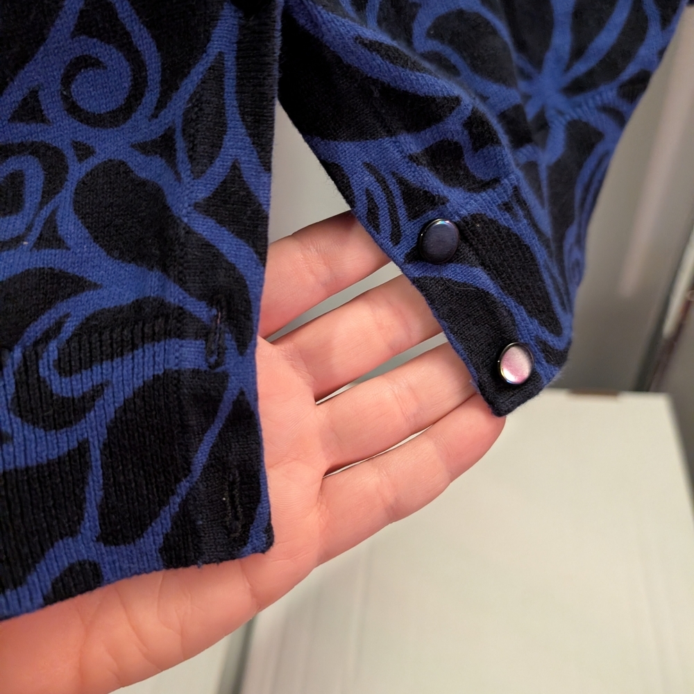 Talbots Woman Blue and Black Floral Patterned Cardigan Sweater in Size 1X - Picture 10 of 13